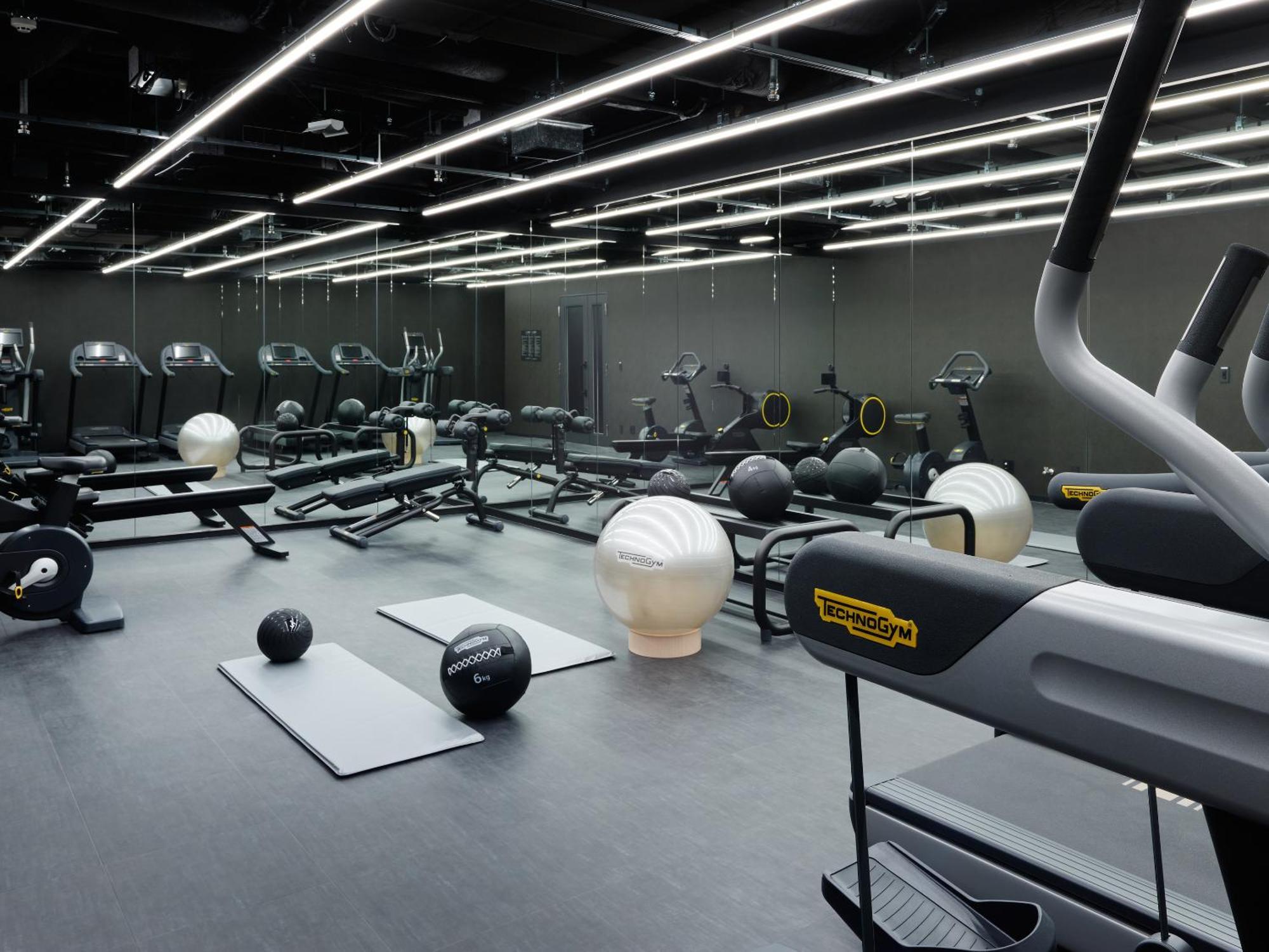 Mitsui Garden Hotel Roppongi Tokyo Premier Eksteriør billede The gym at The Standard East Village