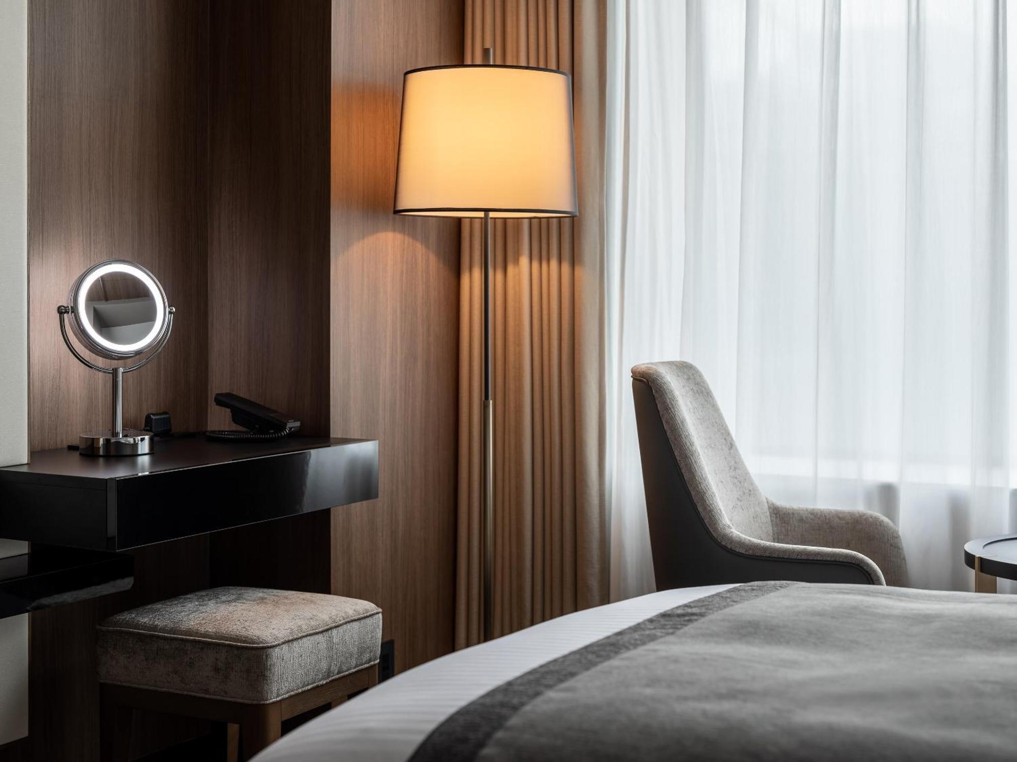 Mitsui Garden Hotel Roppongi Tokyo Premier Eksteriør billede A floor lamp