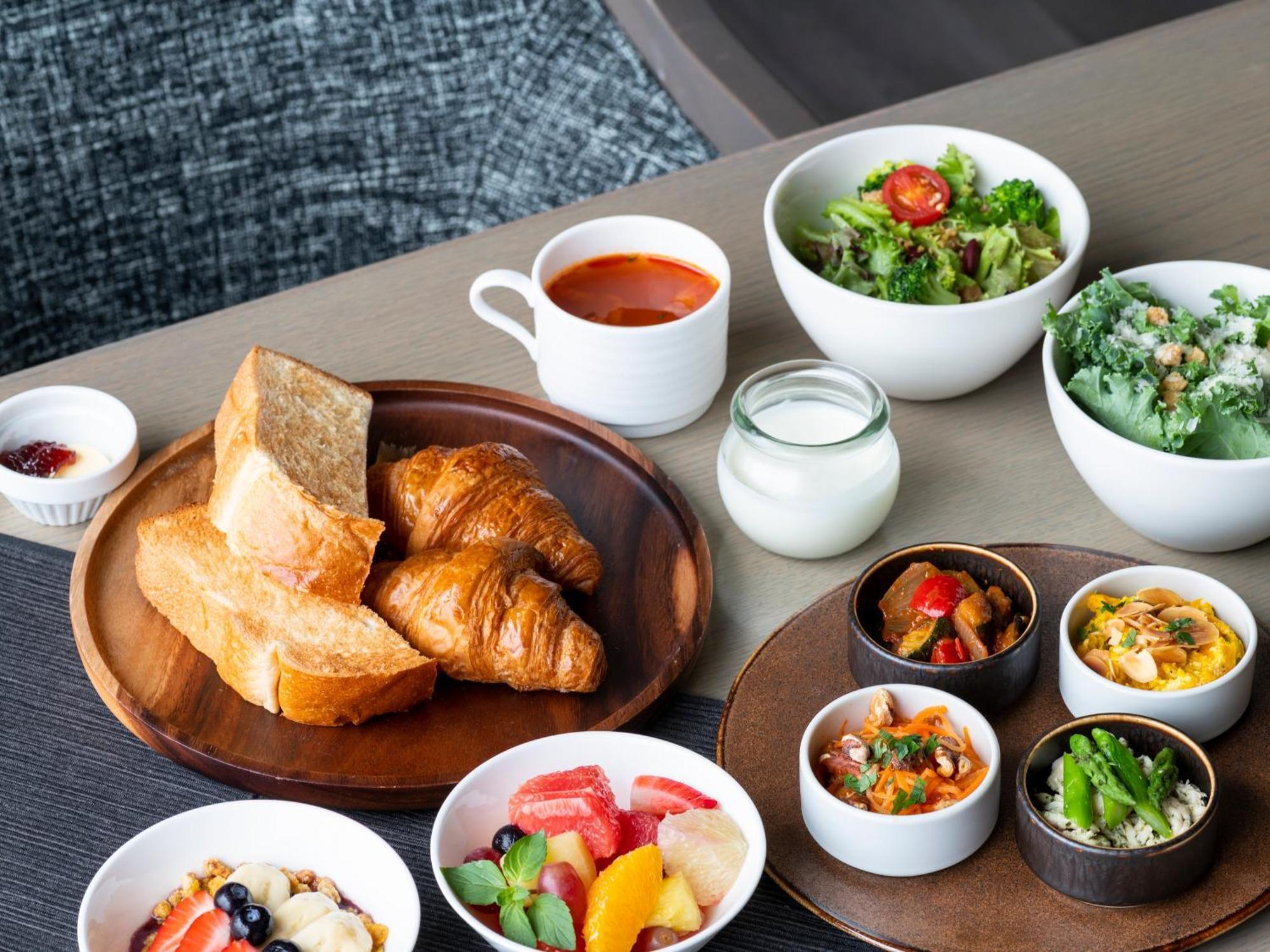 Mitsui Garden Hotel Roppongi Tokyo Premier Eksteriør billede A selection of breakfast items